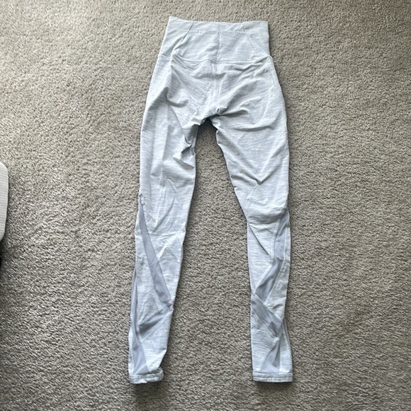 Lulu lemon leggings size 4 - Picture 3 of 4